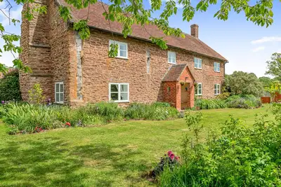 Image de Lower Wood Farmhouse: Working Cattle Farm Near Ludlow, Sleeps 12