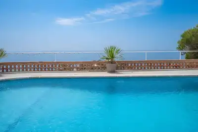Image de Villa « Montañes - La Joyita » avec vue mer, piscine privée et Wi-Fi