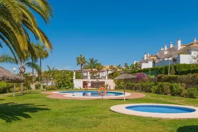 Image de Your ideal refuge: terrace, swimming pool in the urbanization and a step away from the beach.