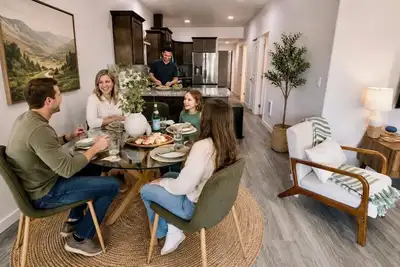 Image de This 3br/2ba retreat. North End Haven | Steps from Parks, Trails & Local Favorites Walking distance to Hyde Park  and Camel’s back park | Close to Boise White Water park and E Bikes For Rent it simple at this peaceful and centrally-located place.