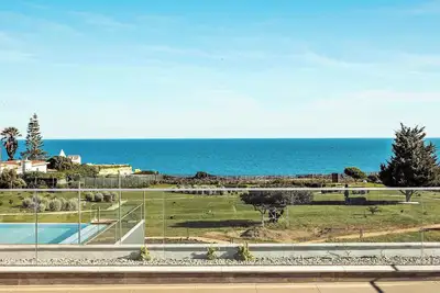 Image de Modern Coastal House in Porches Algarve near Senhora da Rocha Beach