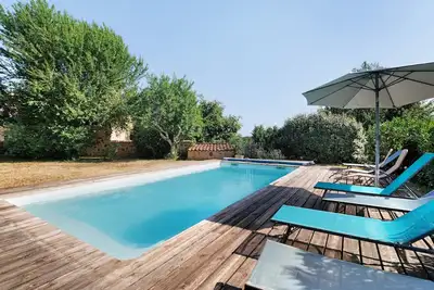 Image de Maison de vacances « Gîte 10 à 12 personnes avec piscine » et Wi-Fi