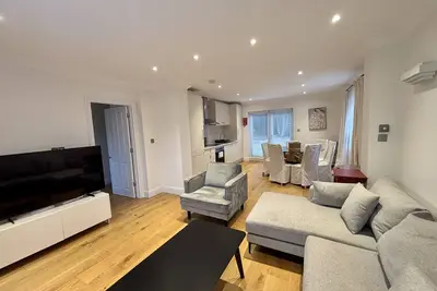 Image de Ascot Stylish 3 Bedroom House with Driveway
