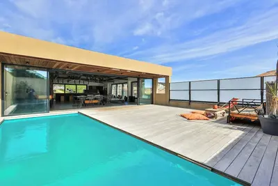 Image de Loft avec piscine sur rooftop au cœur de Bandol