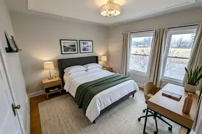 Image de New: 3-bedroom house in charming Duluth!