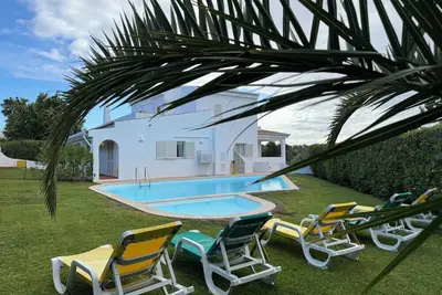 Image de Spacious and peaceful 4-bedroom house with private pool in Alcantarilha