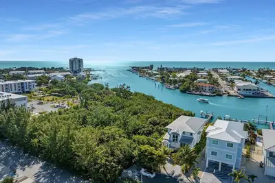 Image de Pescayo Point on Coco Plum- Pool, Dock, and Amazing Views