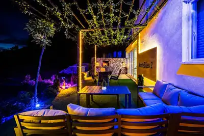 Image de Charming 3-bedroom home with rooftop pool, jacuzzi and sauna