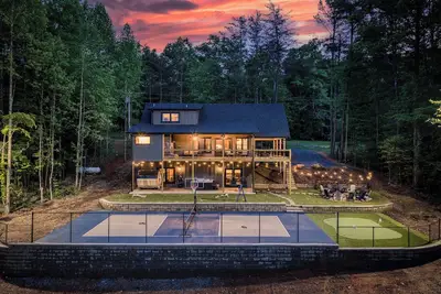 Image de New Luxury Mountain Retreat - Views, Pickleball, Sauna, Hot Tub, Game Room, Ev