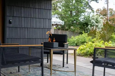 Image de Private, design-forward 3bd, 2ba home in Eugene’s desirable Oakway neighborhood.
