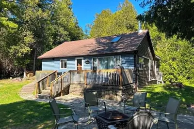 Image de Sauble Beach, Ontario Cottage - 5 Minute Walk to Sand and Sunsets