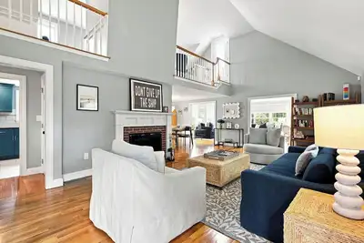 Image de New Close to Downtown Chatham & Oyster Pond - Game Room & Spacious Deck