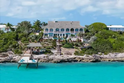 Image de Panoramic views of Exuma's crystal blue waters from your private infinity pool!