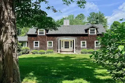 Image de Timeless Enchanting Egremont Cottage: Delight the Senses!