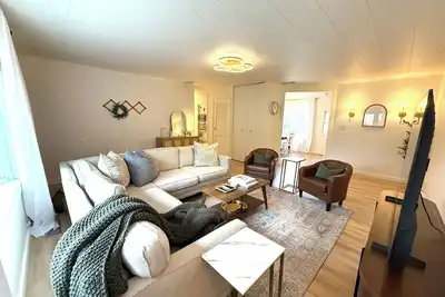 Image de Gorgeous 3-bedroom 2 bath bungalow downtown Valparaiso