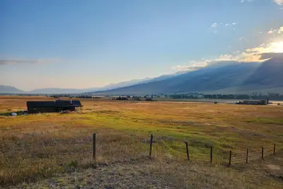 Image de Yellowstone Gateway Retreat: Scenic Paradise Valley Oasis on 20 Acres