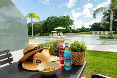 Image de Aqua Marahou! Poolside Escape  Modern 1br Retreat