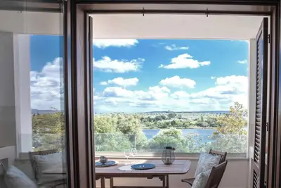 Image de Blue Nest between sea and lake