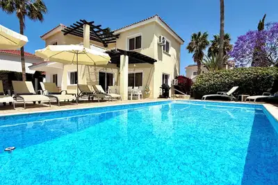 Image de Villa Isabella Premium Residence – 3br, Pool & Sea View near the Beach