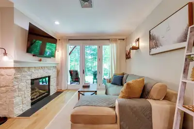 Image de Riverfront Ski-In/Ski-Out Condo at Loon Mountain