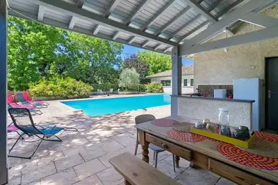 Image de Maison de vacances Le Triton de Bergerac, villa moderne avec piscine et grand parc arboré