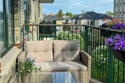 Image de Appartement classique à Frederiksberg avec balcon