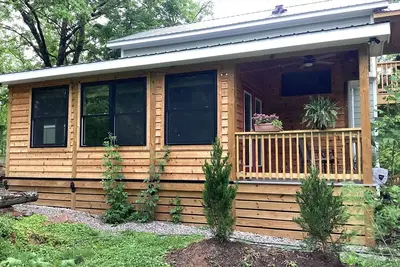 Image de Cozy 1-bedroom cottage in enjoyable Tracy City with Ac nestled in the woods,