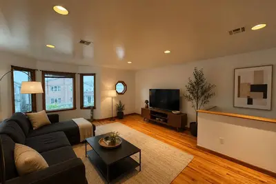 Image de 3br / 2Bath - 15 mins to Nyc, Parking & Laundry