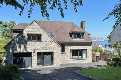 Image de Bay View | Swanage sea view, walk to beach, sleeps 9, dog friendly, hot tub