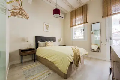 Image de 1-bedroom apartment with office and small bed in Robador 39