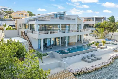 Image de Luxe Waterfront Villa | Pool, Pier & View