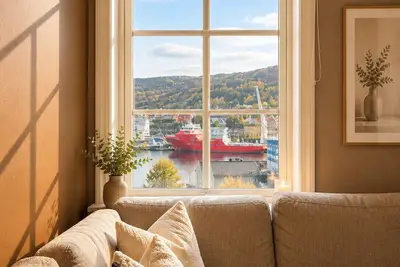 Image de Bright Nordic apartment with sea & mountain views