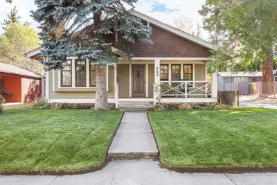 Image de New Listing! Restored Bungalow | Walk to Downtown Bend