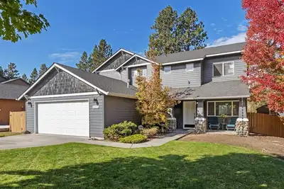 Image de New! Beautiful 5 Bedroom Retreat | Hot Tub | Backyard