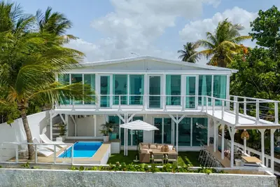 Image de Beachfront Escape for Families & Friends