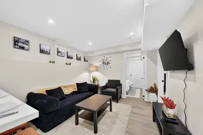 Image de Cozy Modern Walkerville Basement Apartment
