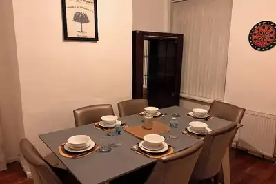 Image de Spacious 4br Home | Sleeps 7 | 2 Baths | Long Stays