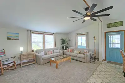 Image de 4-bedroom cottage with short walk to beach. A/C, Wifi, Pets accepted