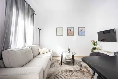 Image de Bright Cozy 2br l Private Balcony & Work Corner