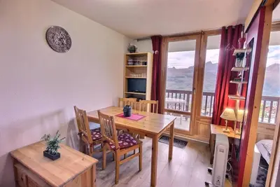 Image de À 100m des pistes de ski, 3ème étage, balcon, télévision, casier à ski, 24m², Peisey-Vallandry