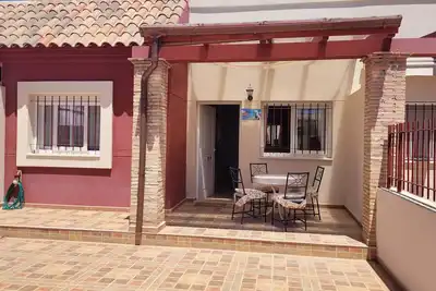 Image de Espagne, région de Murcie, maison familiale, proche mer, piscine communautaire.