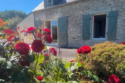 Image de Maison bretonne avec un grand jardin fleuri, 3ch et 2 sd2 à 7kms des plages.