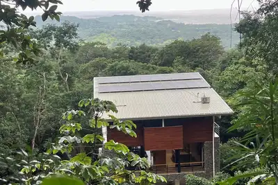 Image de Peaceful Eco-Luxury Home on 1. 6 Acres in Jungle