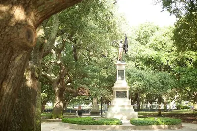 Image de 1 Bedroom, Sleeps 4 at Lodge Alley Inn, Charleston!