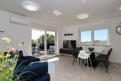 Image de Apartment Lux 1 near the Sea with Balcony