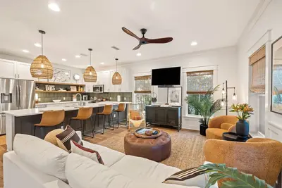 Image de Magnolia Cottage with Pool & Golf Cart