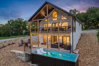 Image de Luxury Lake Home | Private Heated Pool + Million Dollar View