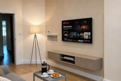Image de Modern Bungalow with Parking for 2 | Long Stays