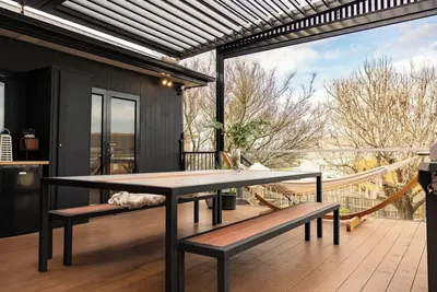 Image de 4br Launceston, Multi Family, Team Group, 8, Bath, Big Bbq Deck