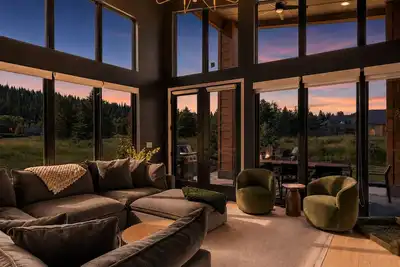 Image de Infrared Sauna | Hot Tub | Firepit | Pet Friendly